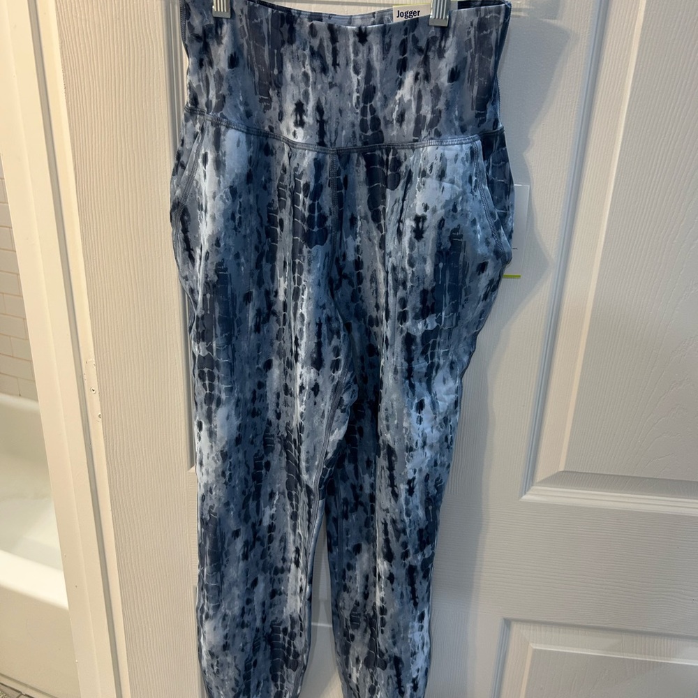 Old Navy Powersoft Gray/ Blue Patterned Leggings